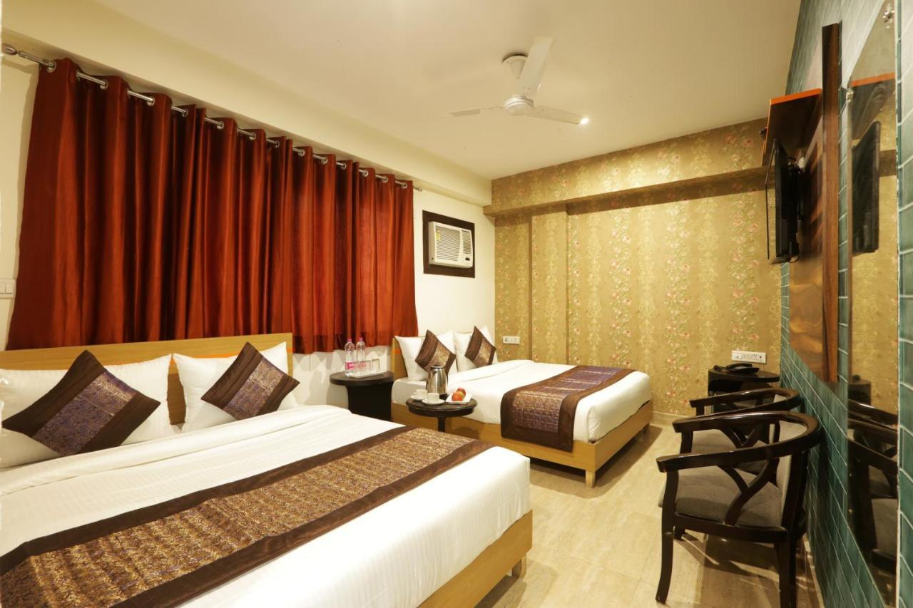 Hotel Sky Wood At Airport New Delhi Buitenkant foto