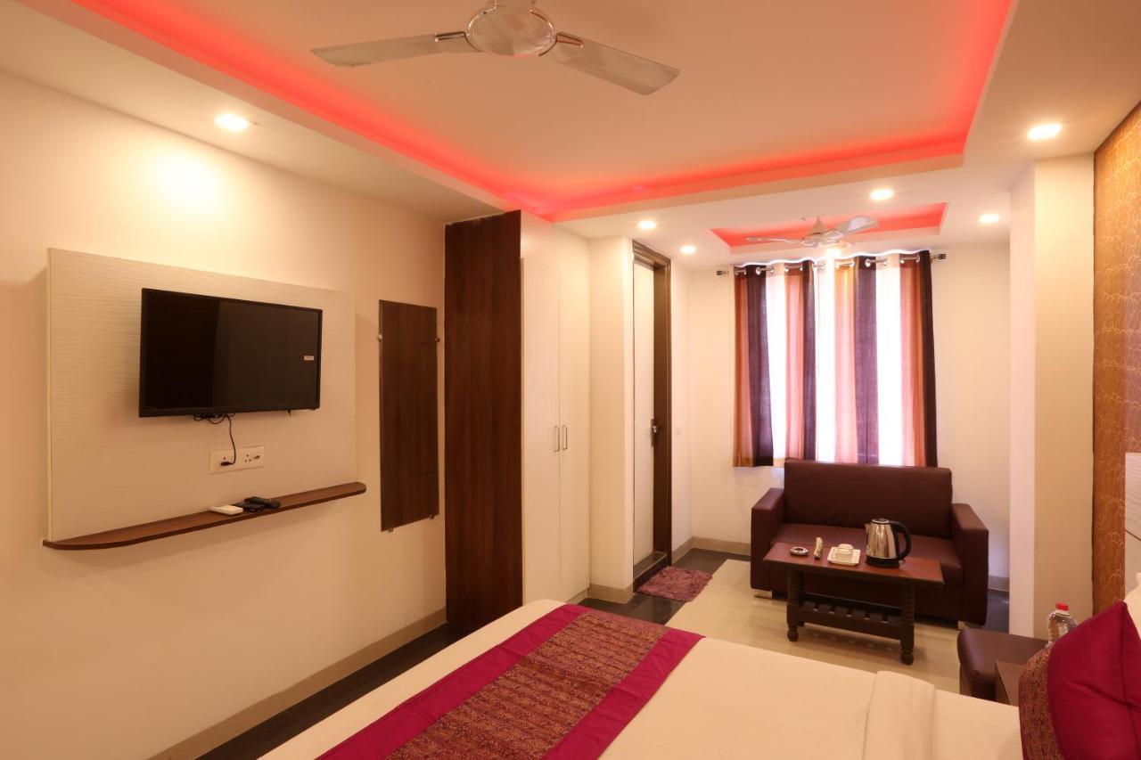 Hotel Sky Wood At Airport New Delhi Buitenkant foto