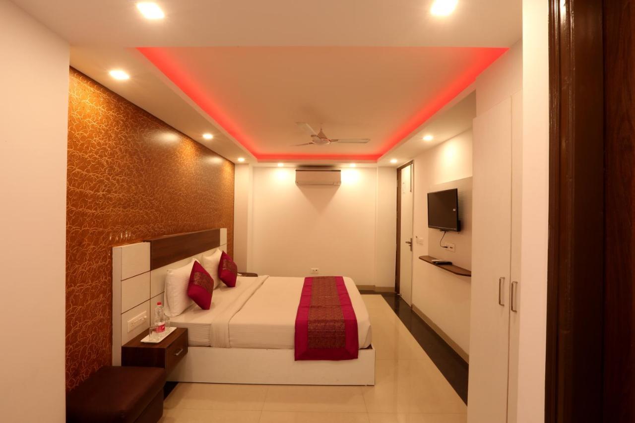Hotel Sky Wood At Airport New Delhi Buitenkant foto