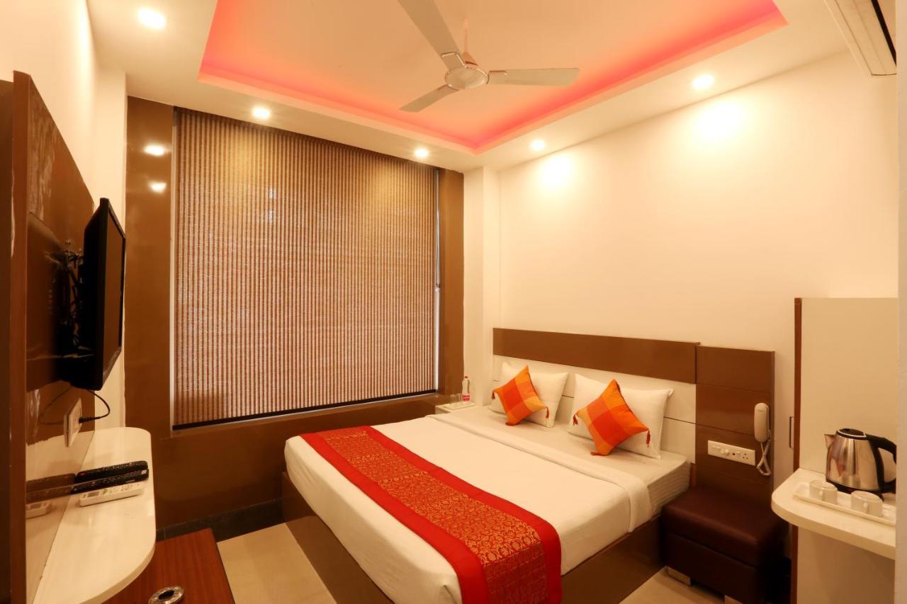 Hotel Sky Wood At Airport New Delhi Buitenkant foto