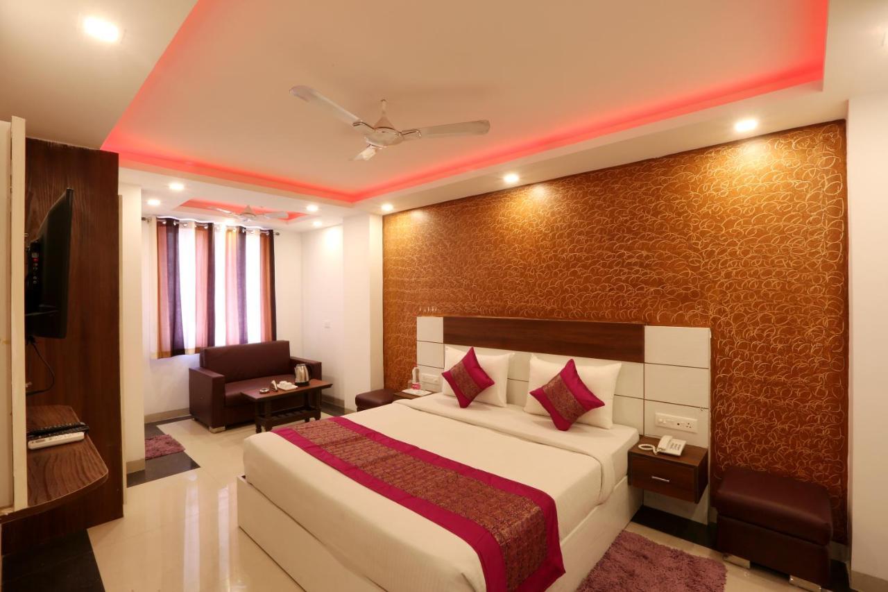 Hotel Sky Wood At Airport New Delhi Buitenkant foto