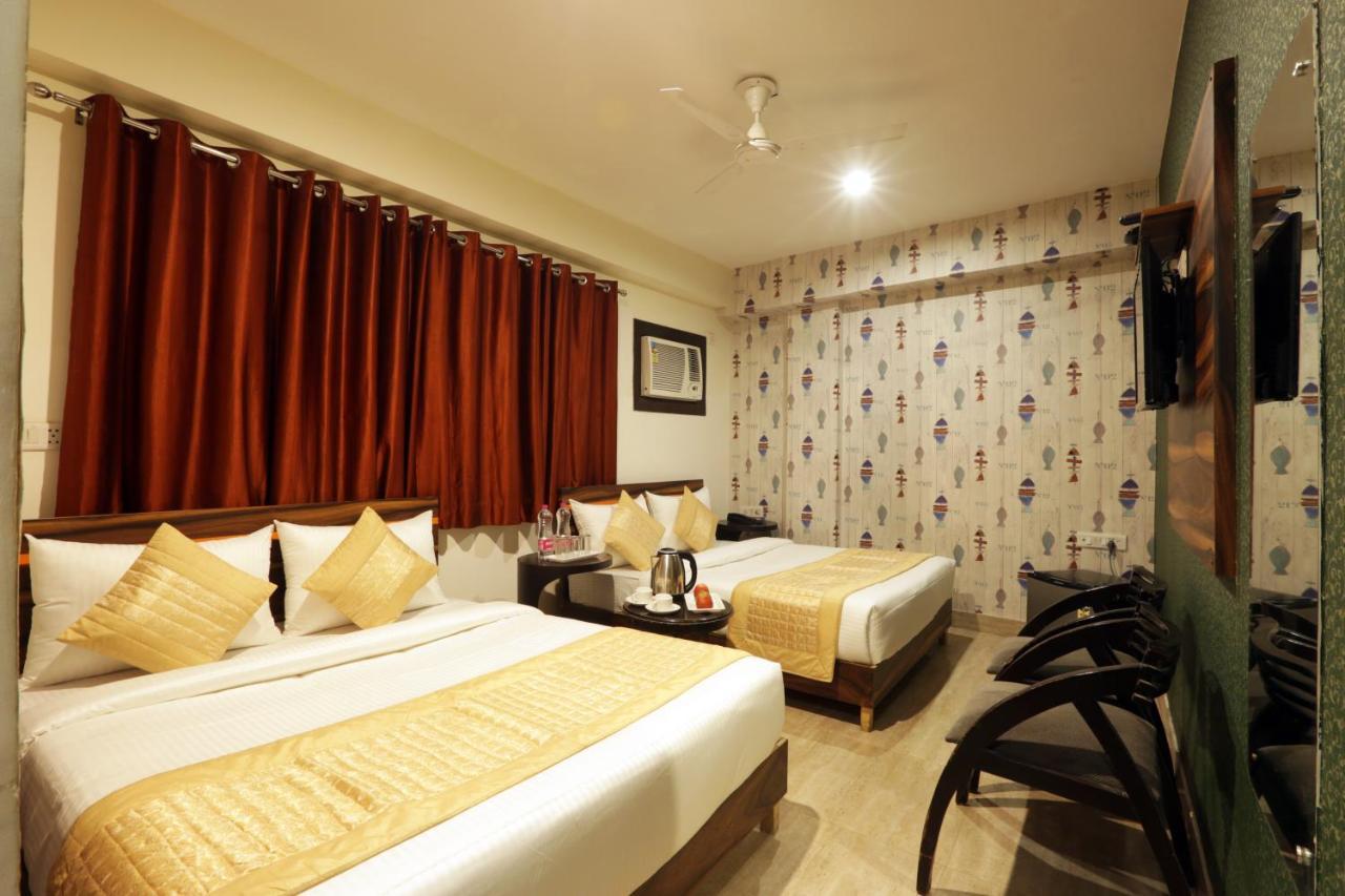 Hotel Sky Wood At Airport New Delhi Buitenkant foto